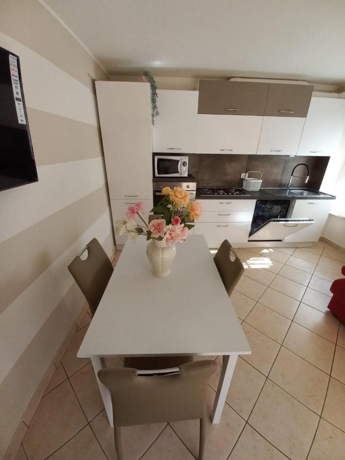 Vicolo 11 Apartment Calmasino ภายนอก รูปภาพ